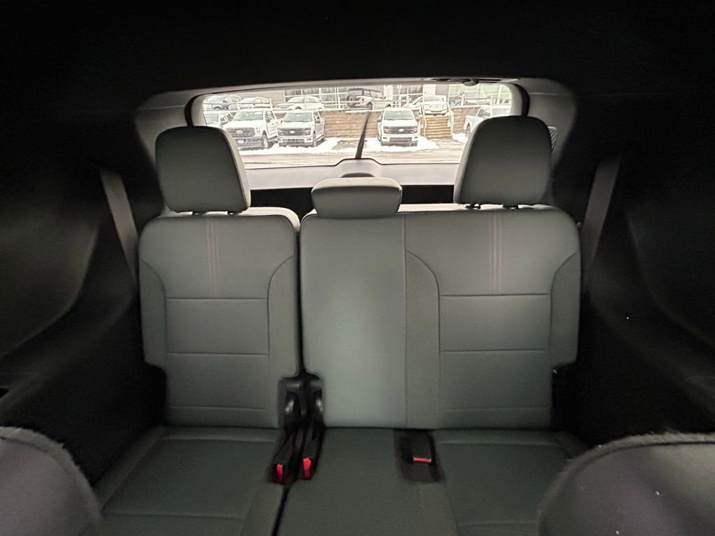 Used 2024 GMC Acadia AT4 w/ Luxury Package image 19