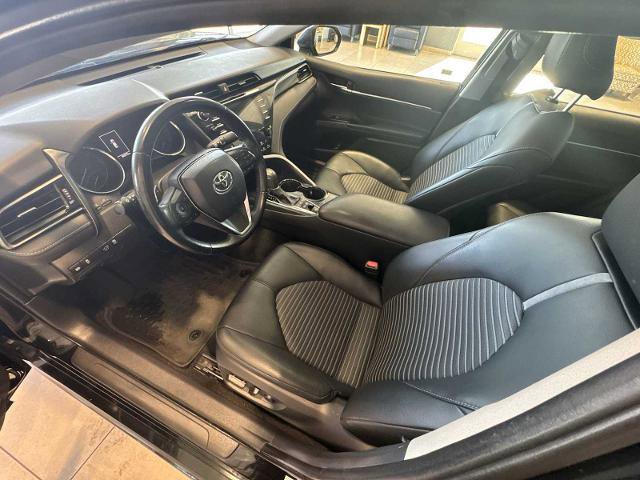 Used 2019 Toyota Camry SE w/ Sunroof Package image 19