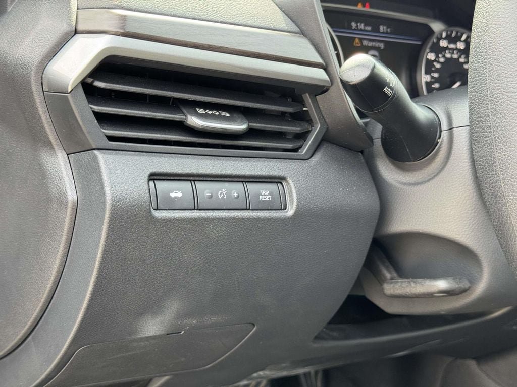 Used 2025 Nissan Altima 2.5 SV FWD image 10