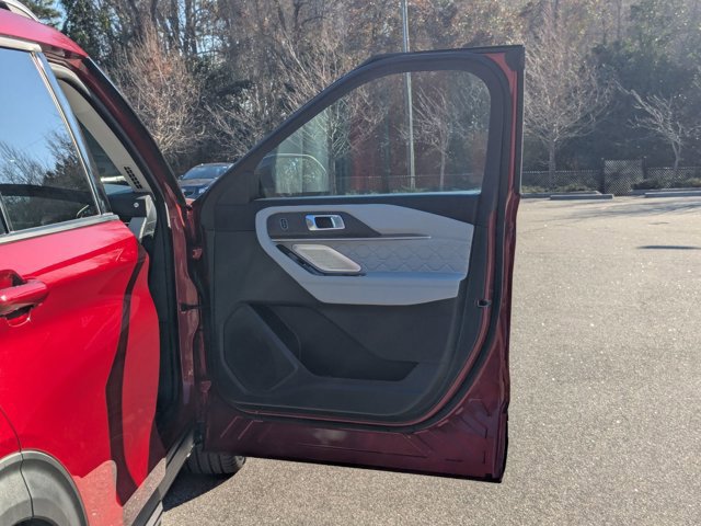 Certified 2025 Ford Explorer Platinum w/ Ultimate Package image 37