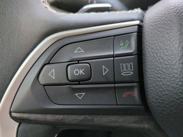 Used 2023 Jeep Grand Cherokee L Limited w/ Luxury Tech Group II image 24