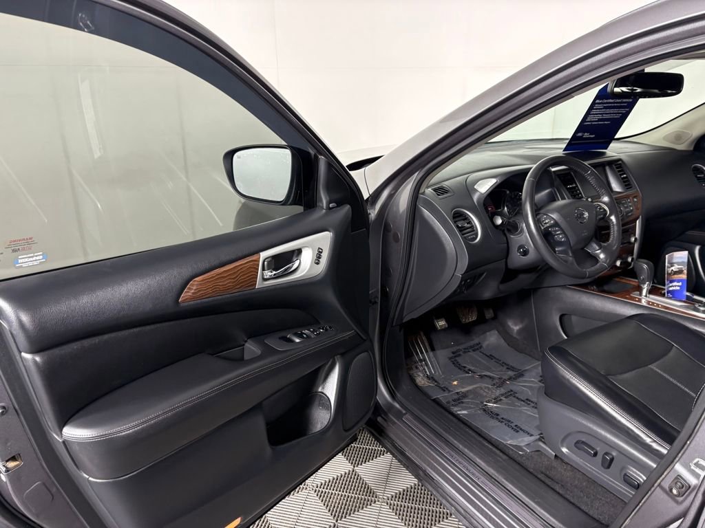 Used 2020 Nissan Pathfinder Platinum image 12