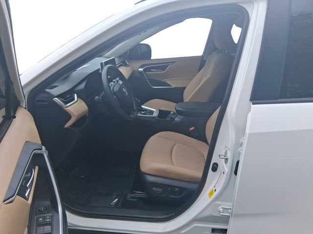 Used 2025 Toyota RAV4 XLE w/ Convenience Package AWD/4WD image 10