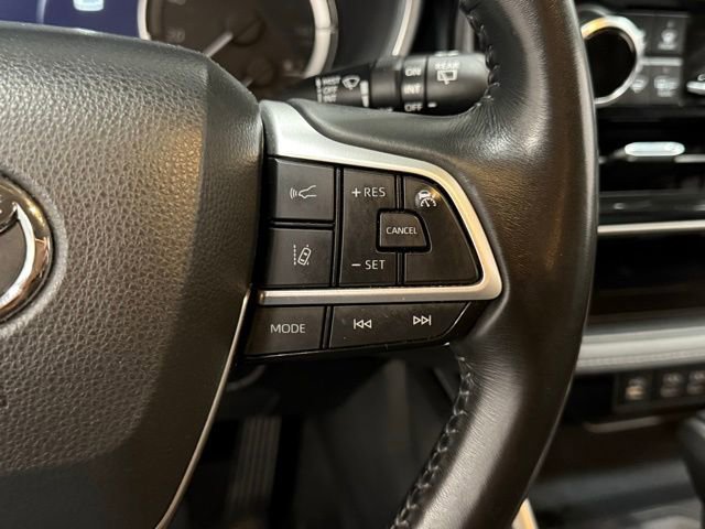 Used 2023 Toyota Highlander XLE image 18