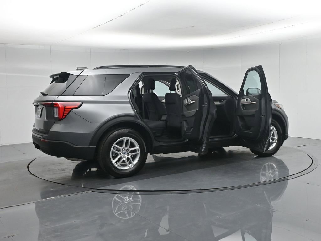 Certified 2025 Ford Explorer Active RWD image 6
