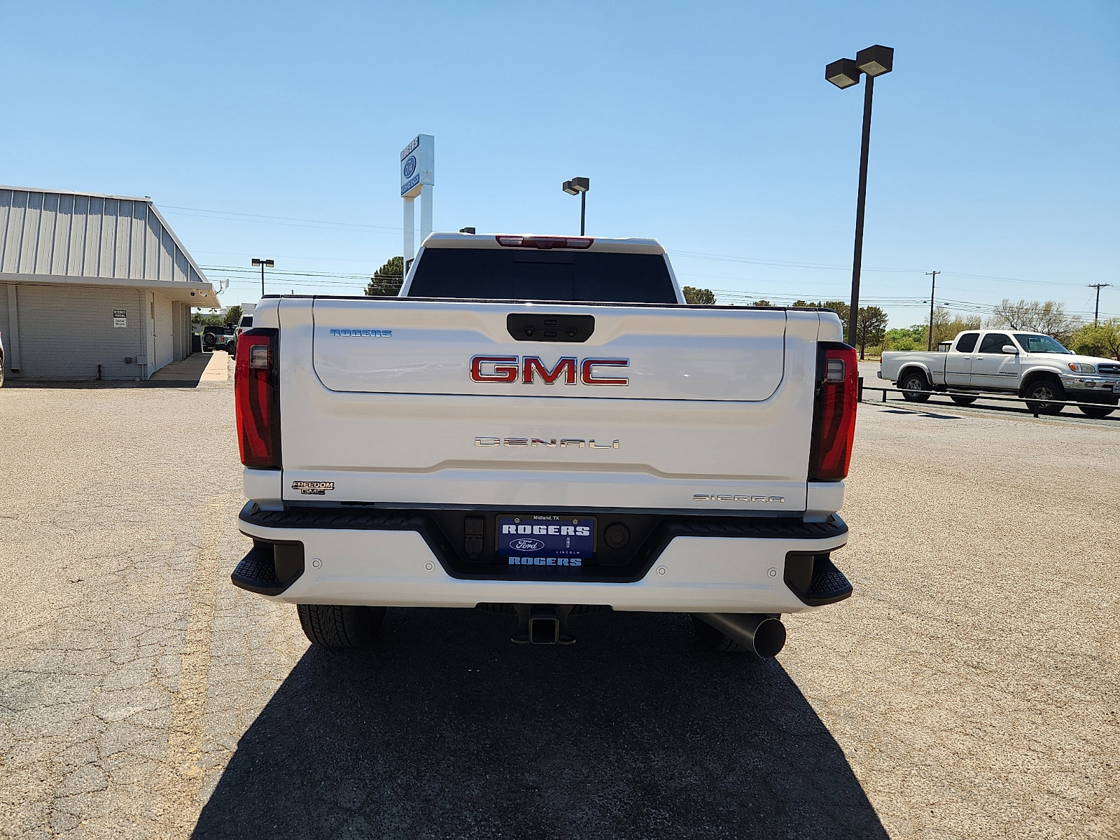 Used 2025 GMC Sierra 3500 Denali w/ Denali Reserve Package image 4