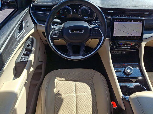 Used 2021 Jeep Grand Cherokee L Limited w/ Luxury Tech Group II AWD/4WD image 13