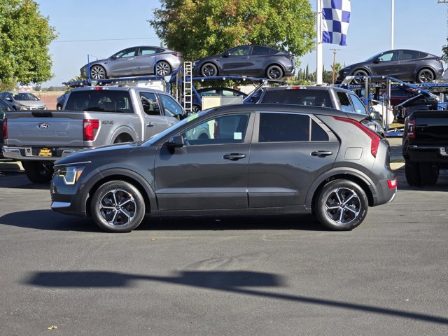 Used 2025 Kia Niro LX FWD image 7