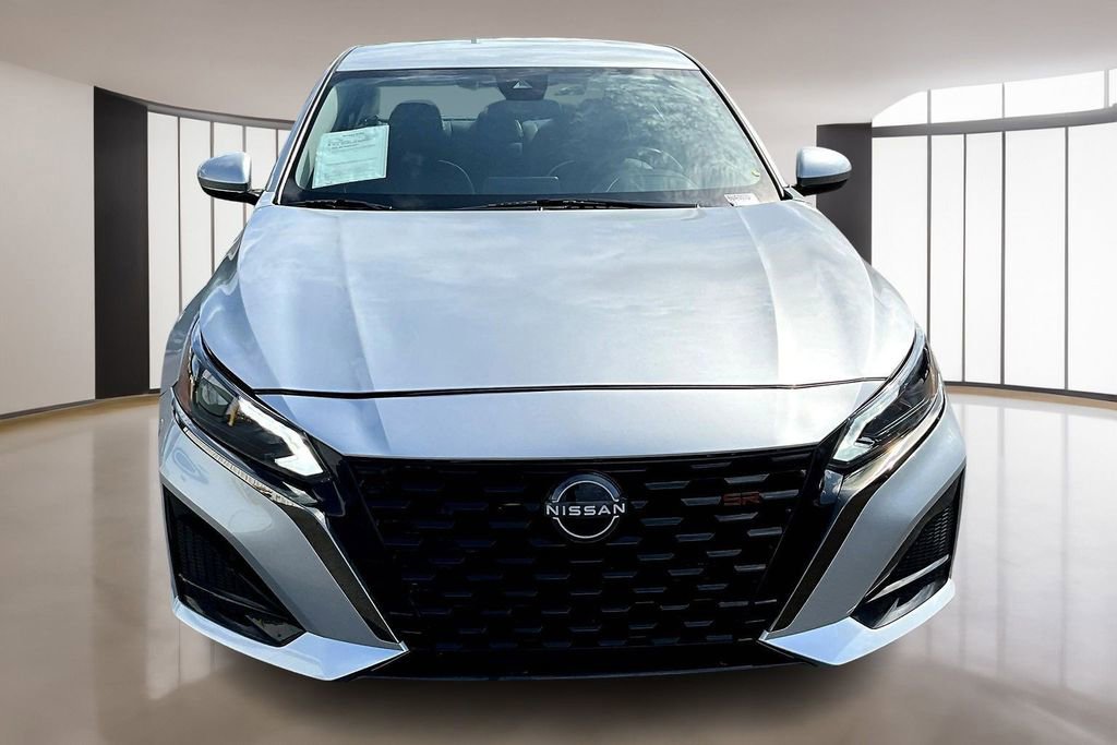 Used 2024 Nissan Altima 2.5 SR FWD image 2