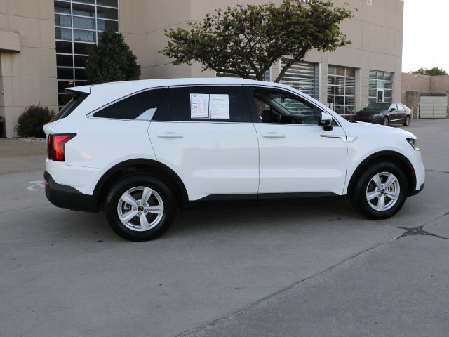 Used 2021 Kia Sorento LX FWD image 7