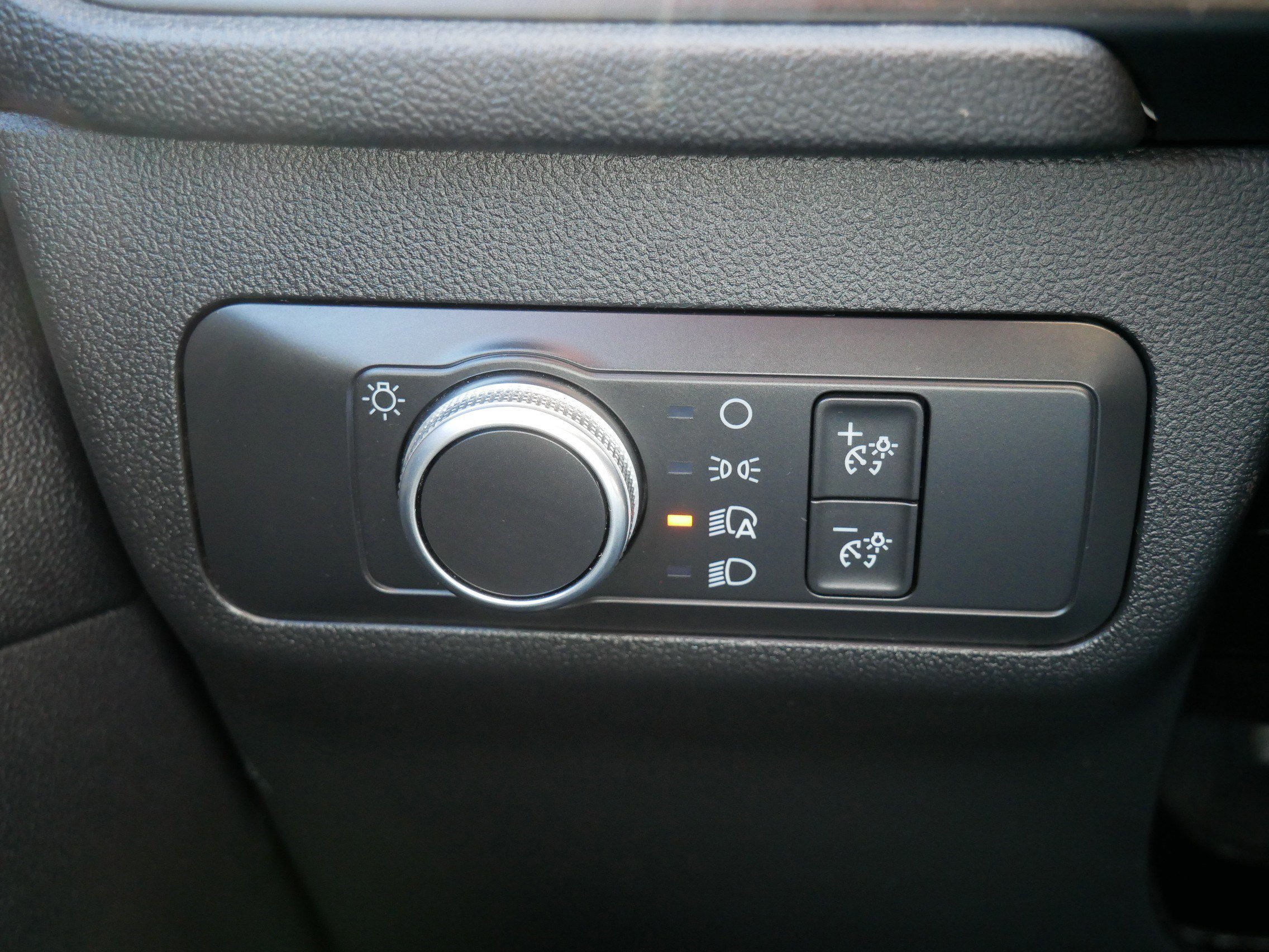 Certified 2020 Ford Escape SE image 26