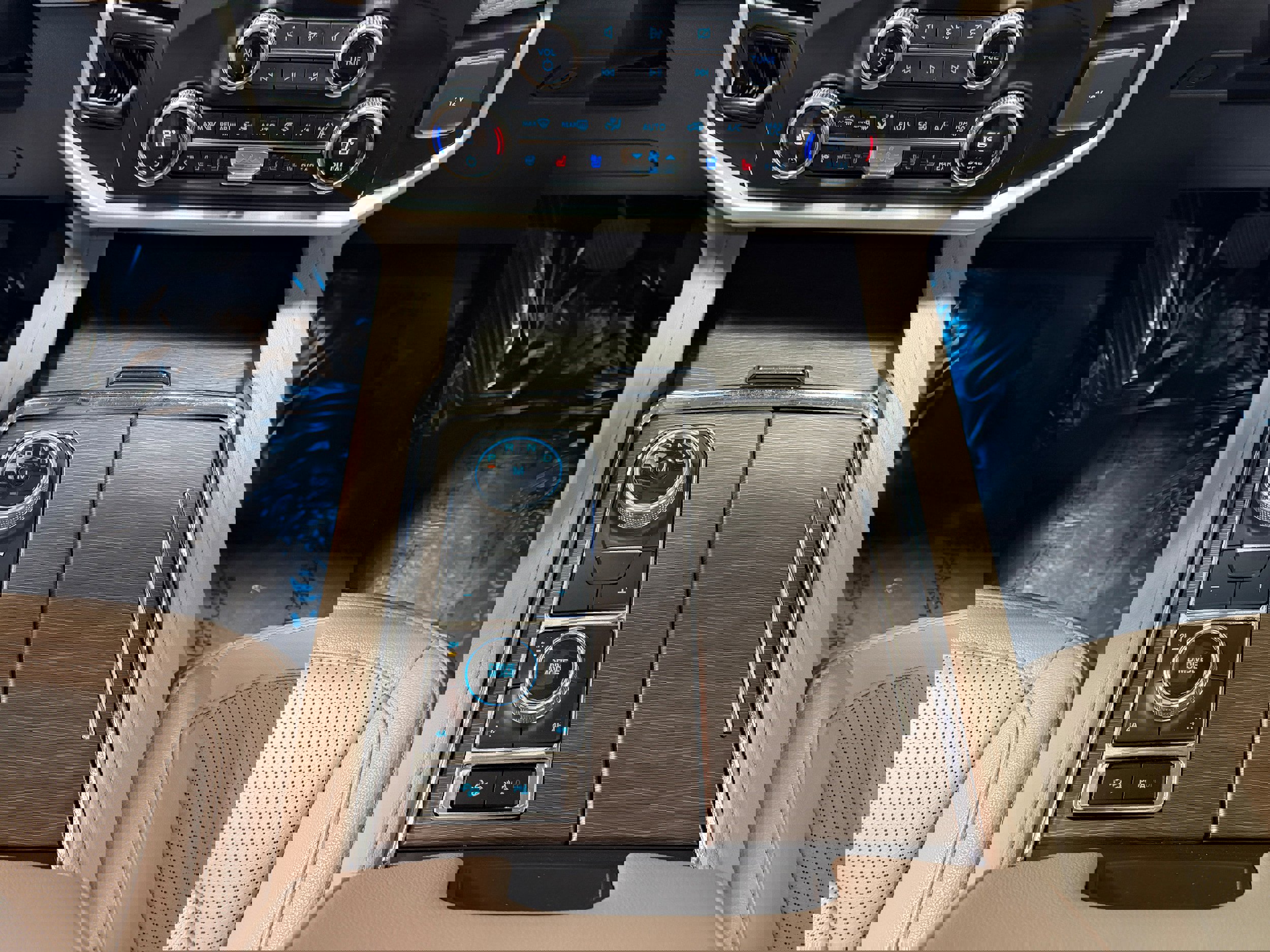 Certified 2024 Ford Expedition Limited image 26