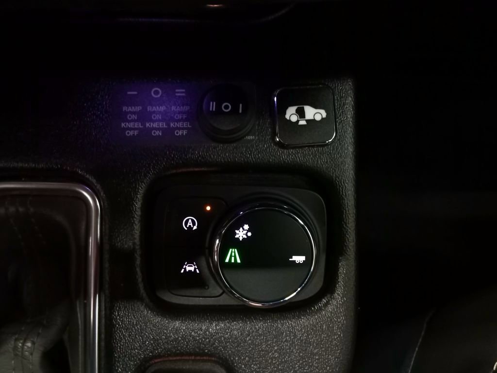 Used 2022 Chevrolet Traverse LT w/ LT Premium Package image 25