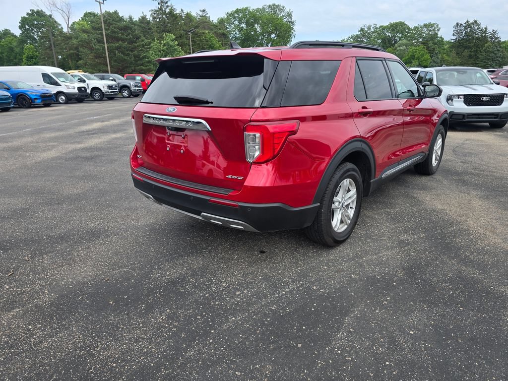Certified 2023 Ford Explorer XLT w/ Equipment Group 202A AWD/4WD image 5