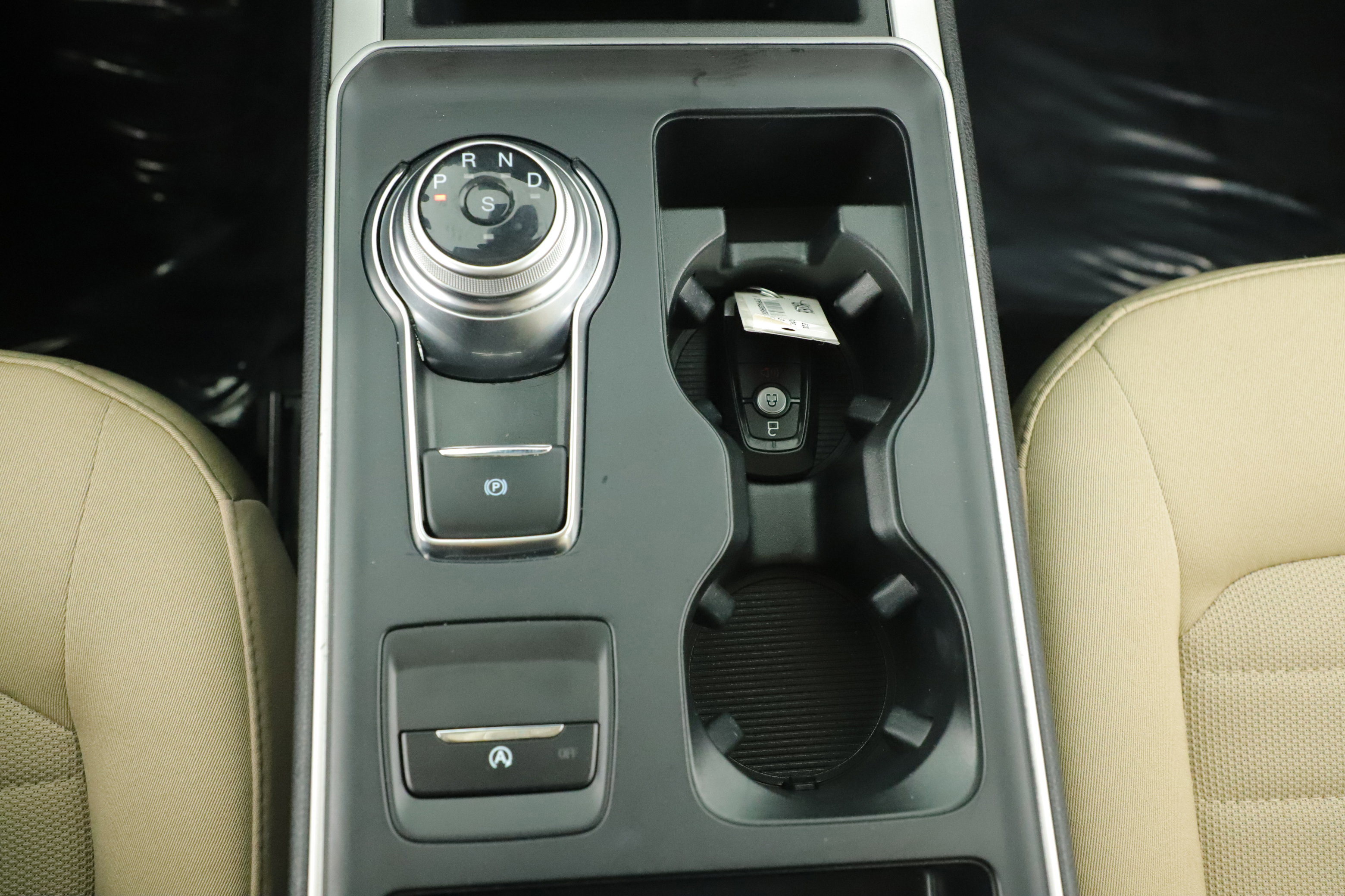 Certified 2024 Ford Edge SE image 5