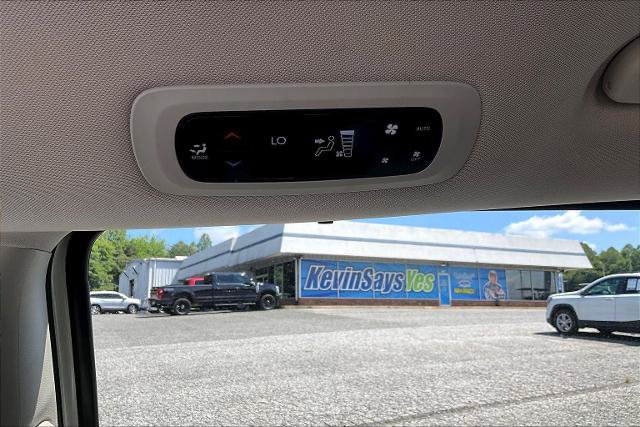Used 2023 Chrysler Pacifica Touring-L FWD image 34