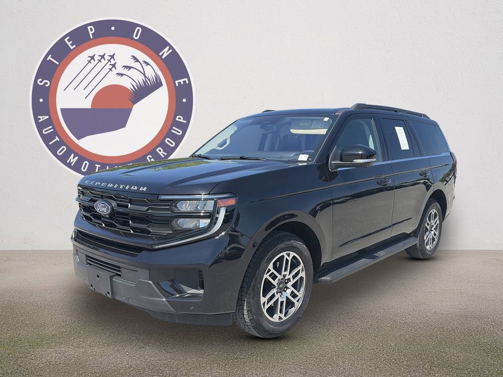 Certified 2025 Ford Expedition Active AWD/4WD image 2