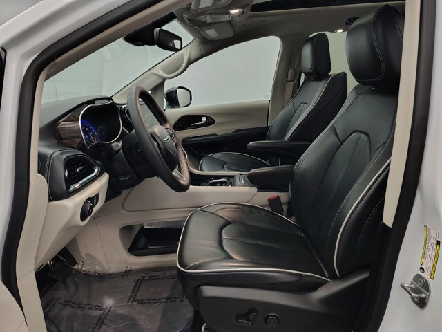 Used 2024 Chrysler Pacifica Limited AWD/4WD image 23