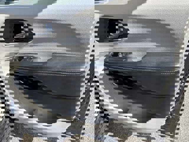 Used 2023 Chrysler Voyager LX image 6