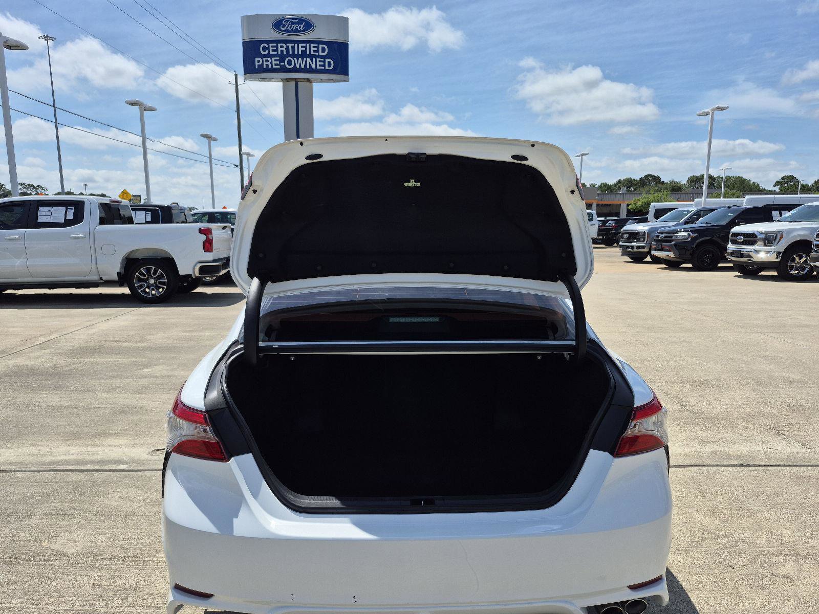 Used 2019 Toyota Camry SE FWD image 9