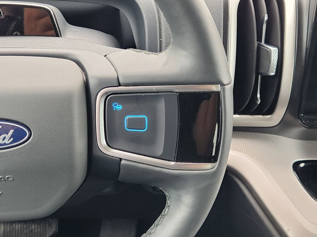 Certified 2025 Ford Expedition Active AWD/4WD image 28