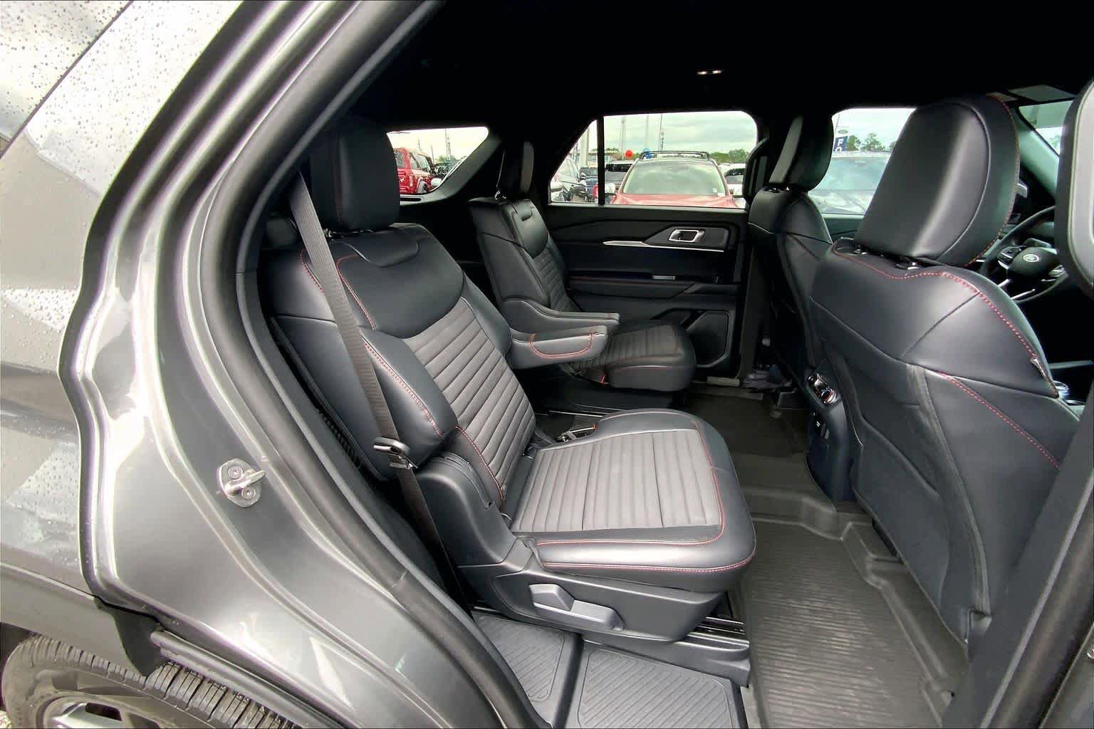 Certified 2025 Ford Explorer ST-Line w/ Premium Package RWD image 19