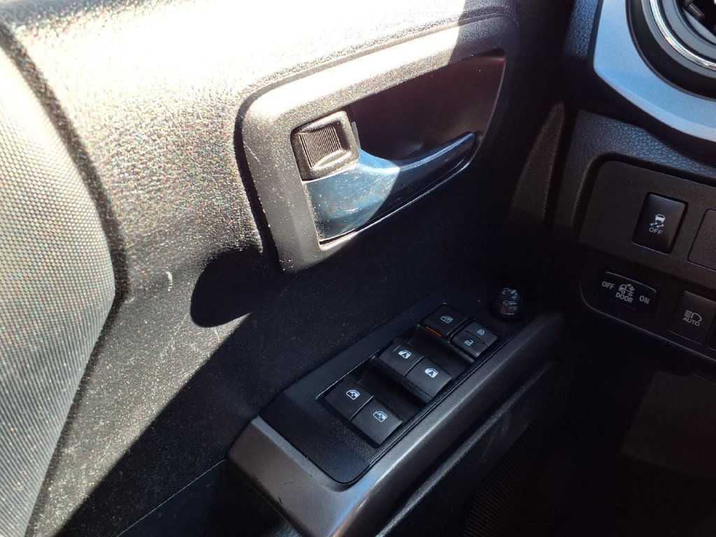 Used 2022 Toyota Tacoma TRD Sport AWD/4WD image 22