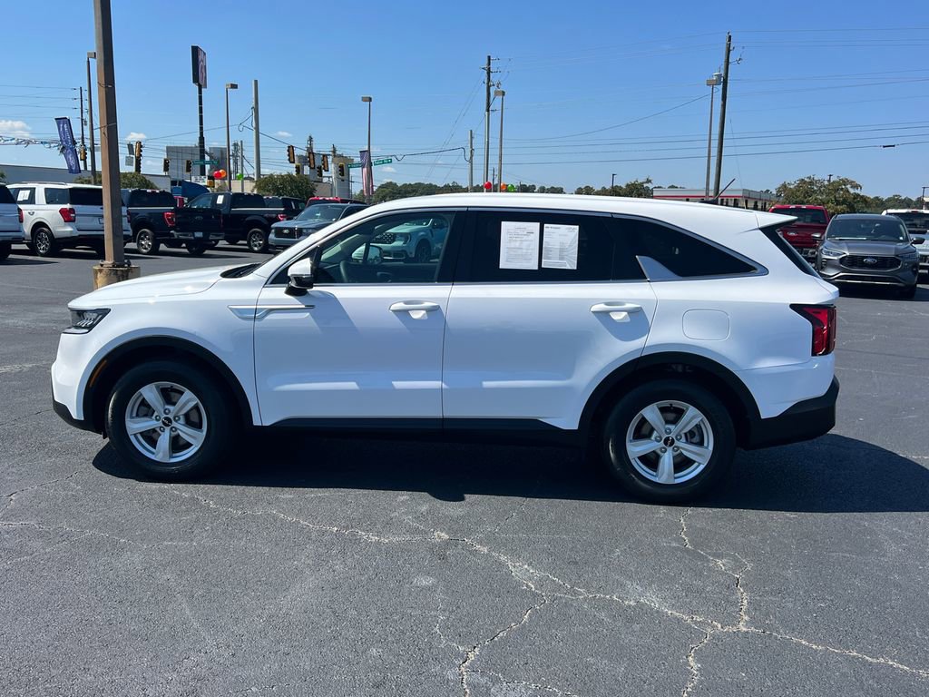 Used 2022 Kia Sorento LX FWD image 4