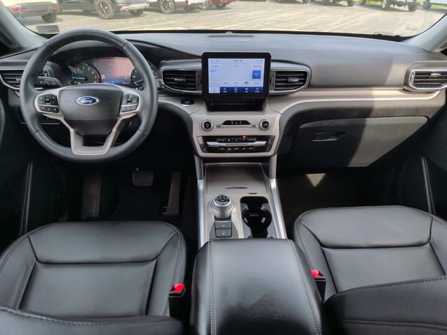 Certified 2023 Ford Explorer XLT w/ Equipment Group 202A AWD/4WD image 9