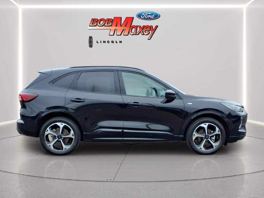 Certified 2023 Ford Escape ST-Line Elite w/ Premium Technology Package AWD/4WD image 4