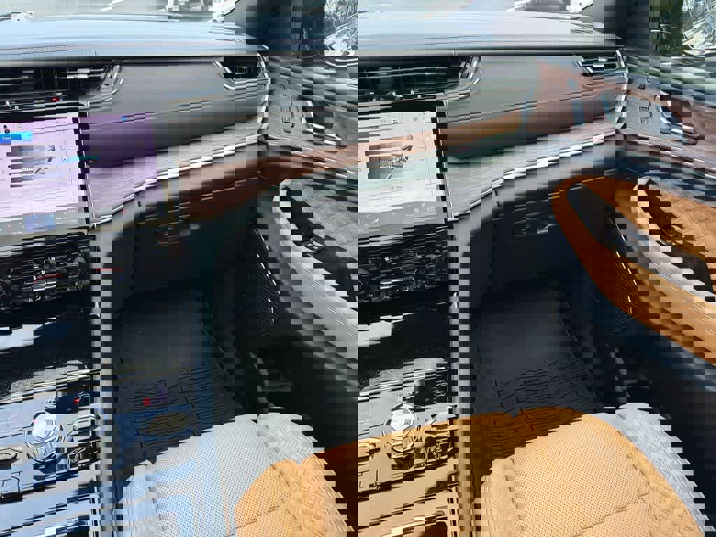 Used 2023 Jeep Grand Cherokee Summit w/ Luxury Tech Group V image 22