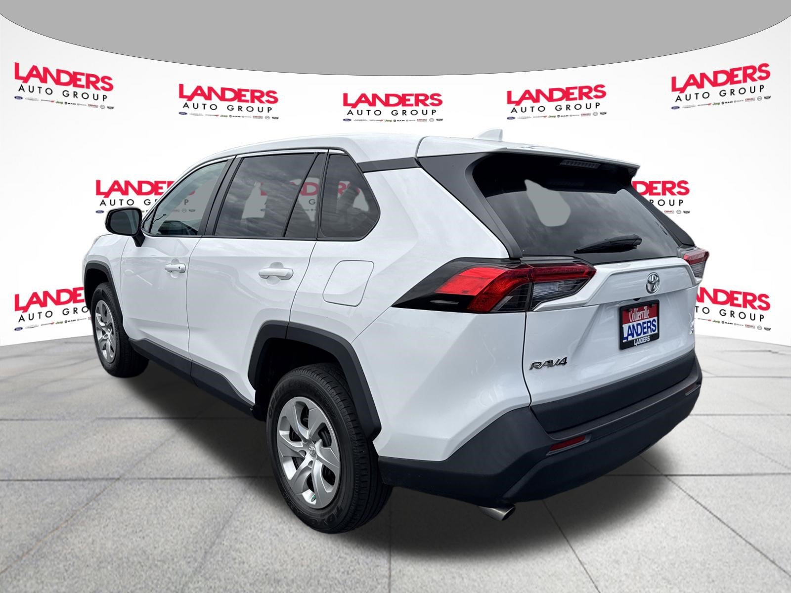 Used 2023 Toyota RAV4 LE AWD/4WD image 5