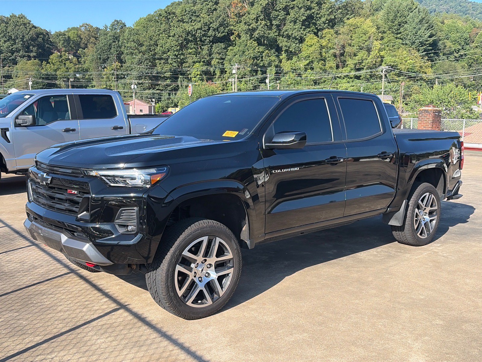 Used 2023 Chevrolet Colorado Z71 w/ Z71 Convenience Package 2 AWD/4WD image 5