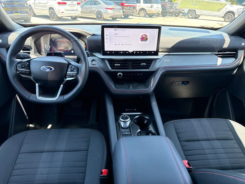 Certified 2025 Ford Explorer ST-Line w/ Premium Package RWD image 6