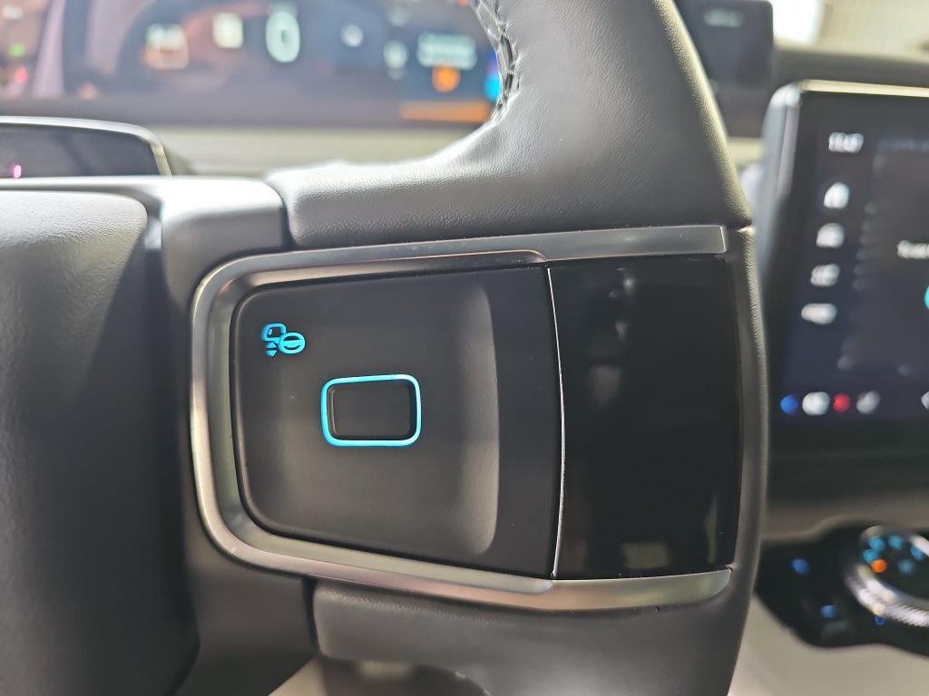 Certified 2026 Ford Expedition Active AWD/4WD image 17