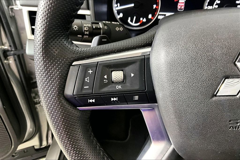 Used 2025 Mitsubishi Outlander SE AWD/4WD image 14