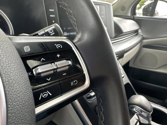 Used 2024 Kia Carnival LX FWD image 13