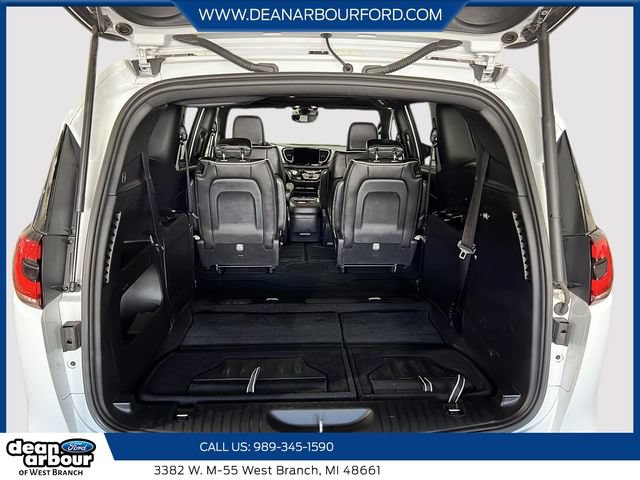Used 2025 Chrysler Pacifica Limited FWD image 6