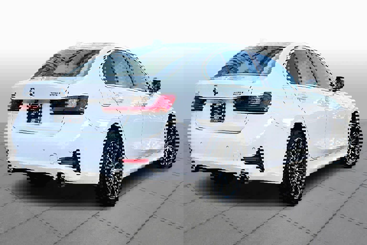 Used 2019 BMW 330i xDrive Sedan w/ Driving Assistance Package image 3