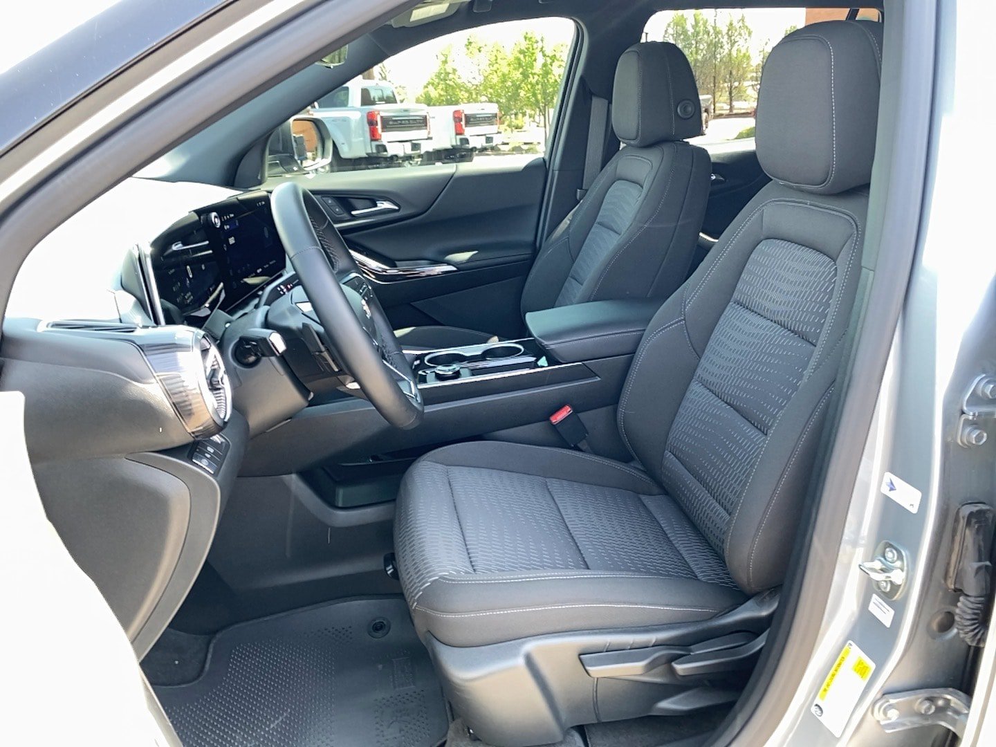Used 2026 Chevrolet Equinox LT w/ Safety and Technology Package FWD image 11