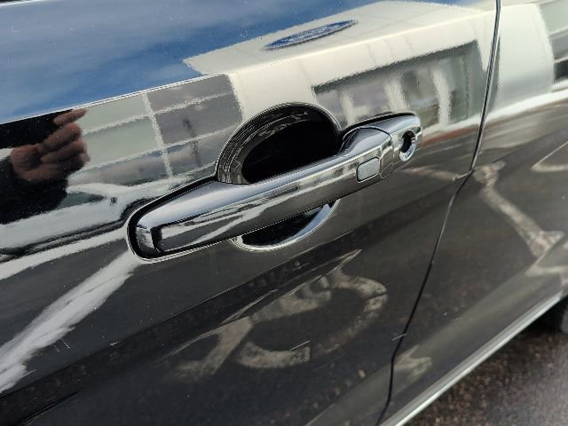 Certified 2018 Ford Explorer XLT w/ Equipment Group 202A image 10