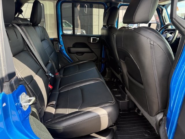 Used 2022 Jeep Wrangler Unlimited Sahara w/ Safety Group AWD/4WD image 5