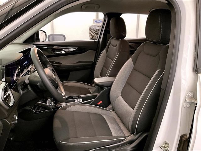 Used 2024 Chevrolet TrailBlazer LS FWD image 24