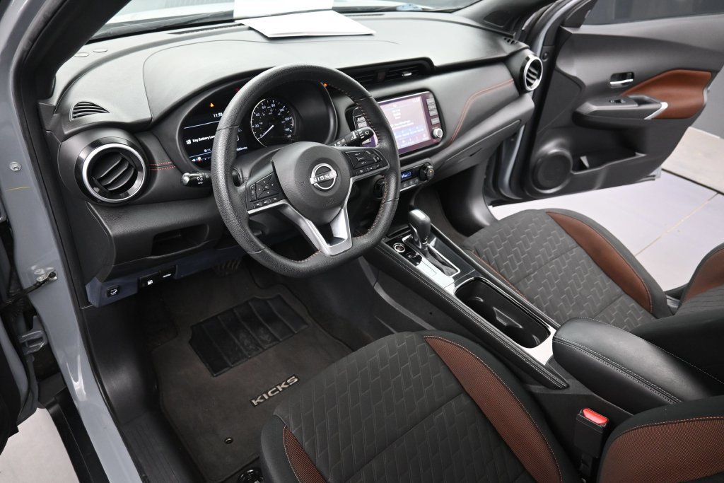 Used 2022 Nissan Kicks SR w/ Interior Electronics Package FWD image 14