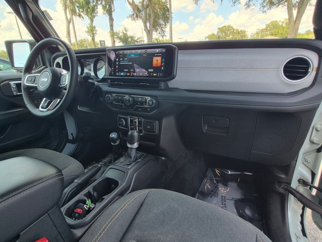 Used 2024 Jeep Wrangler Unlimited Sahara AWD/4WD image 19
