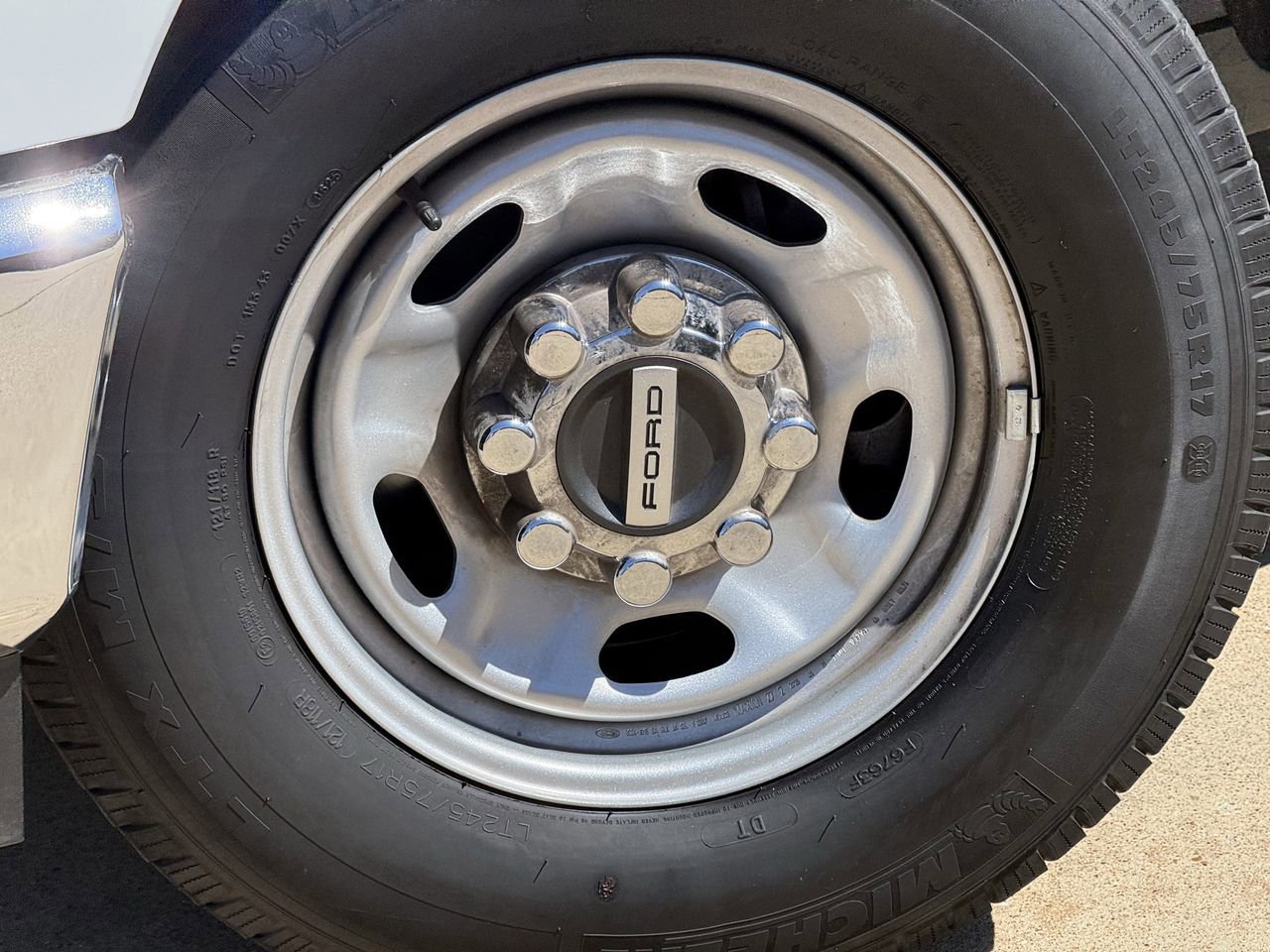 Certified 2025 Ford F250 XL w/ XL Chrome Package image 8