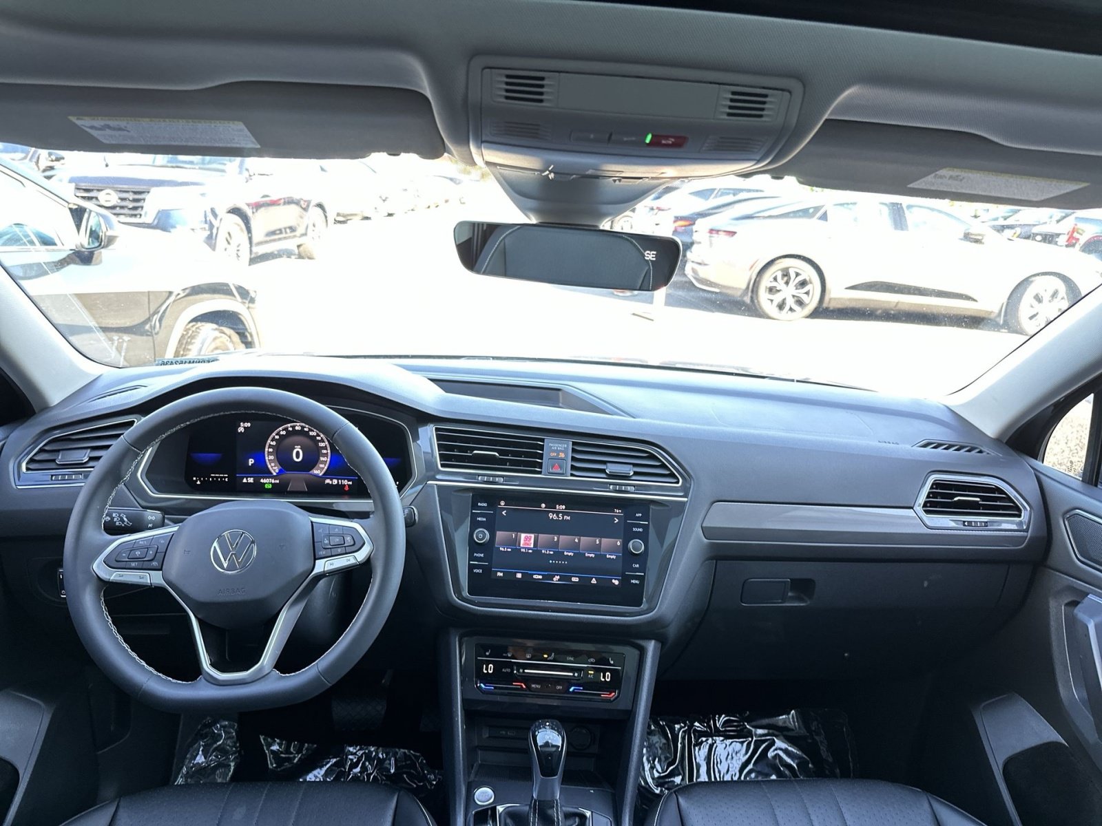Used 2022 Volkswagen Tiguan SE w/ Panoramic Sunroof Package FWD image 24