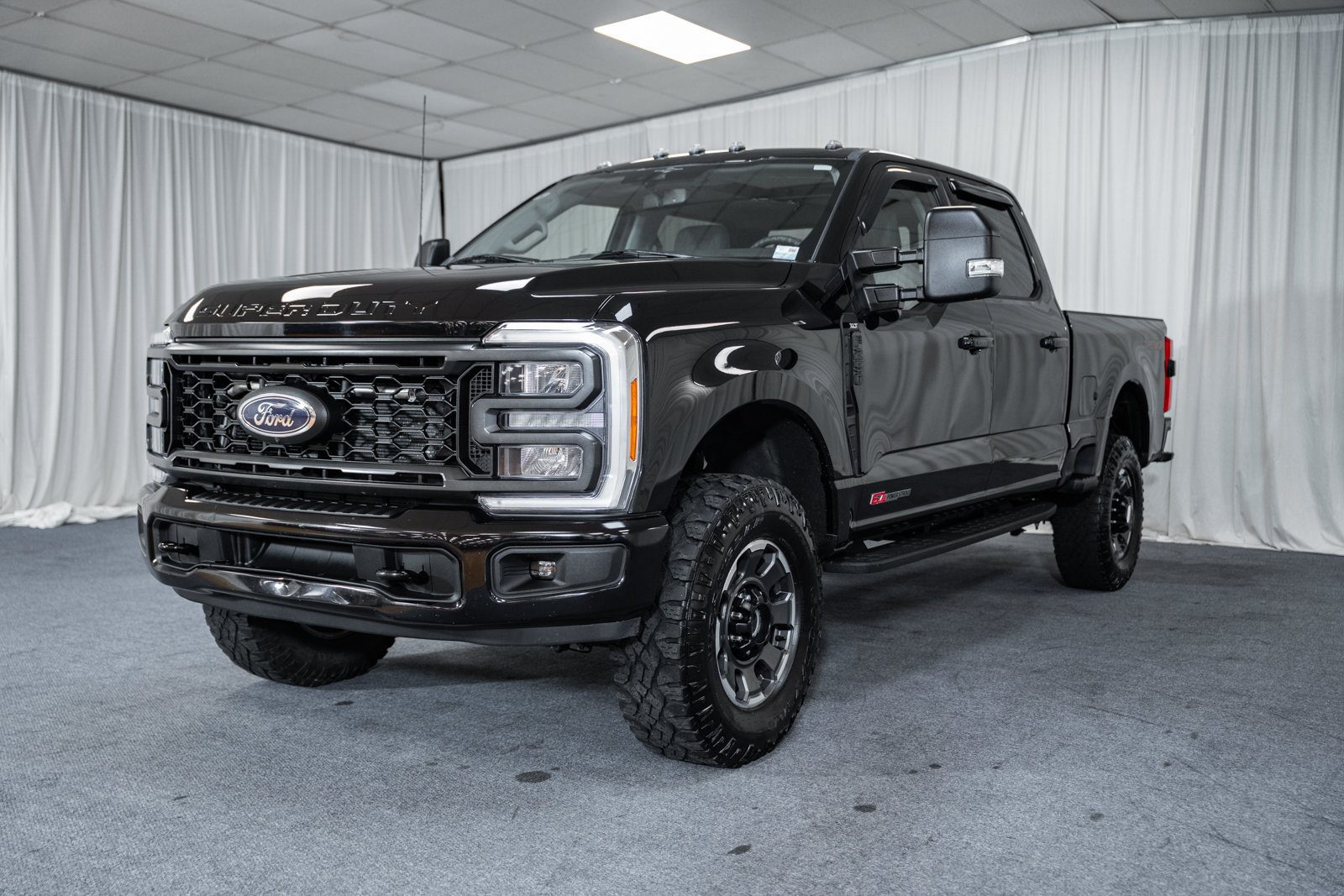 Certified 2023 Ford F250 XLT w/ Tremor Off-Road Package AWD/4WD image 3