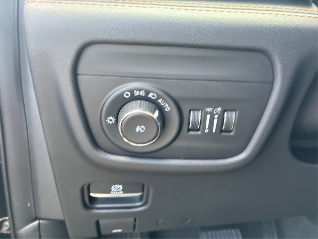 Used 2022 Jeep Grand Cherokee Summit AWD/4WD image 17