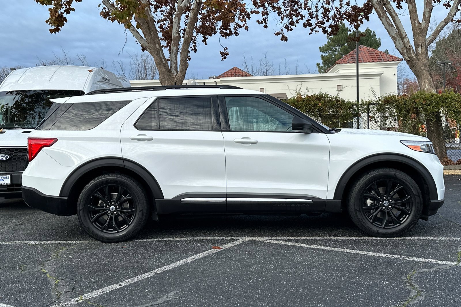 Certified 2020 Ford Explorer XLT w/ Equipment Group 202A image 3